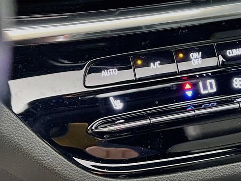 Certified 2024 Buick Envista Avenir FWD image 17