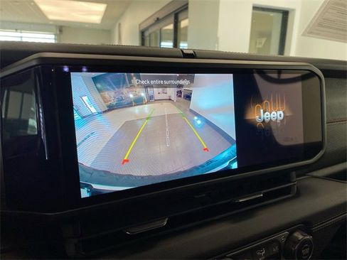 Used 2024 Jeep Wrangler Unlimited Rubicon image 23