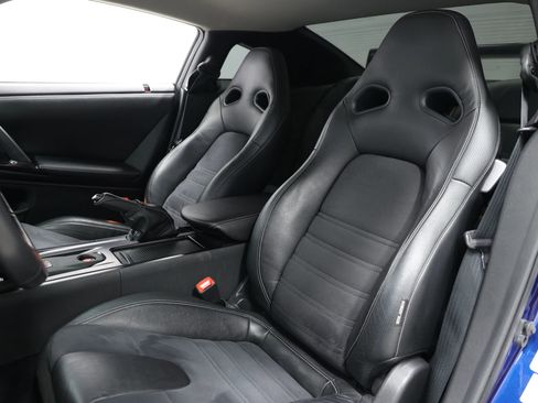 Used 2014 Nissan GT-R Premium image 16