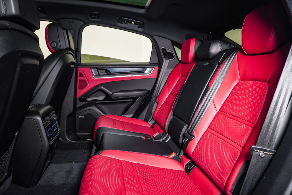 Certified 2026 Porsche Cayenne Coupe AWD/4WD image 17