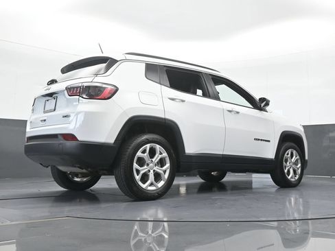 Used 2024 Jeep Compass Latitude AWD/4WD image 55
