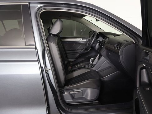 Used 2022 Volkswagen Tiguan SE image 27