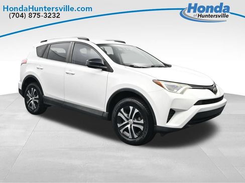 Used 2017 Toyota RAV4 LE FWD image 6