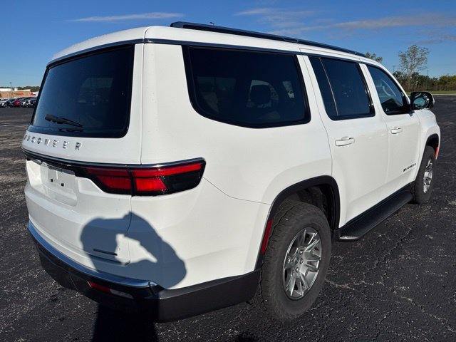 Used 2022 Jeep Wagoneer Series I AWD/4WD image 4