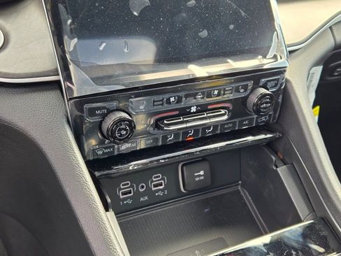 New 2025 Jeep Grand Cherokee Limited w/ Luxury Tech Group II image 26