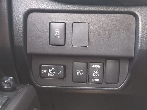 Used 2023 Toyota Tacoma TRD Off-Road AWD/4WD image 17