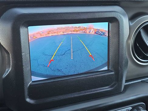 Used 2018 Jeep Wrangler Unlimited Sport S image 26