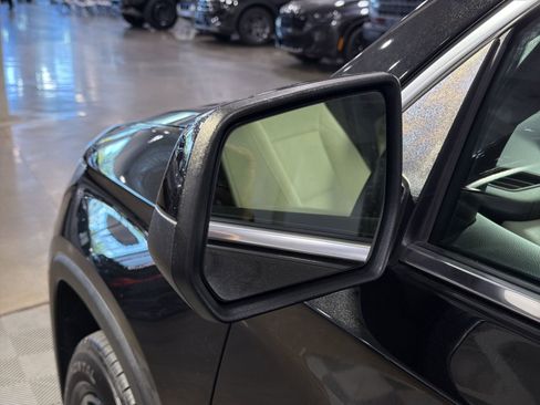 Used 2023 Chevrolet Traverse LS FWD image 15