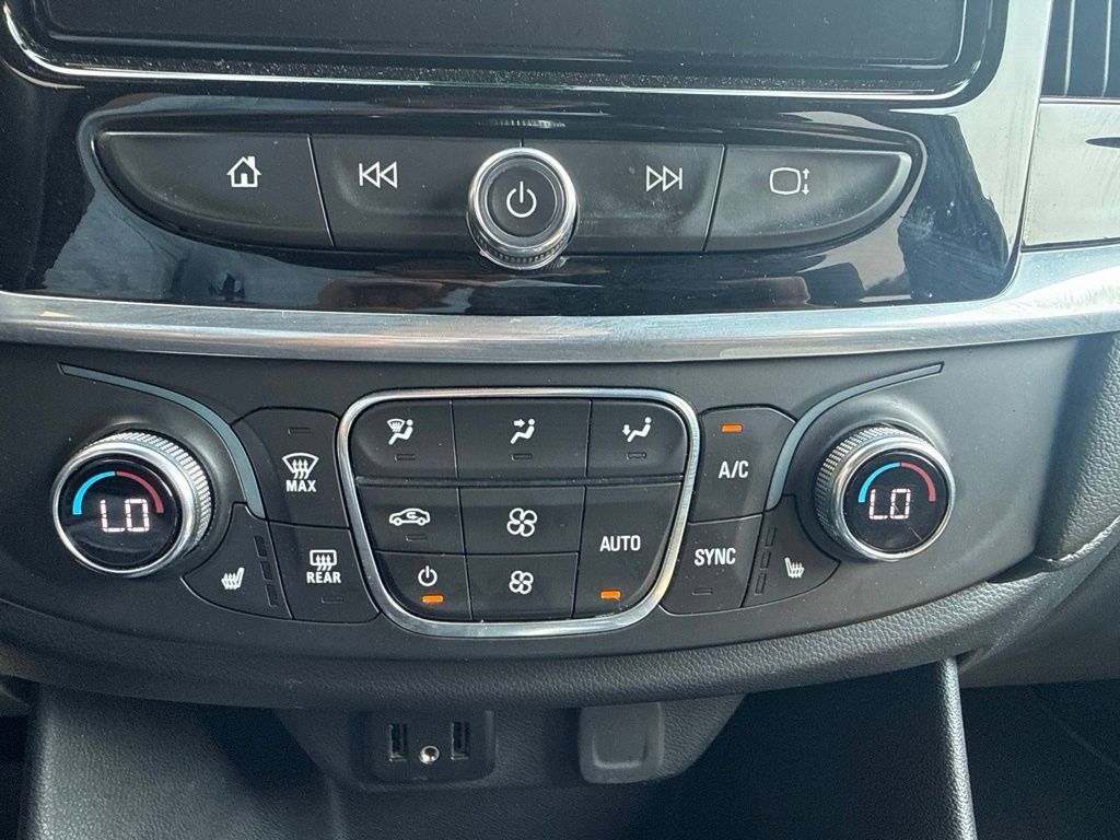 Used 2023 Chevrolet Traverse LT FWD image 30
