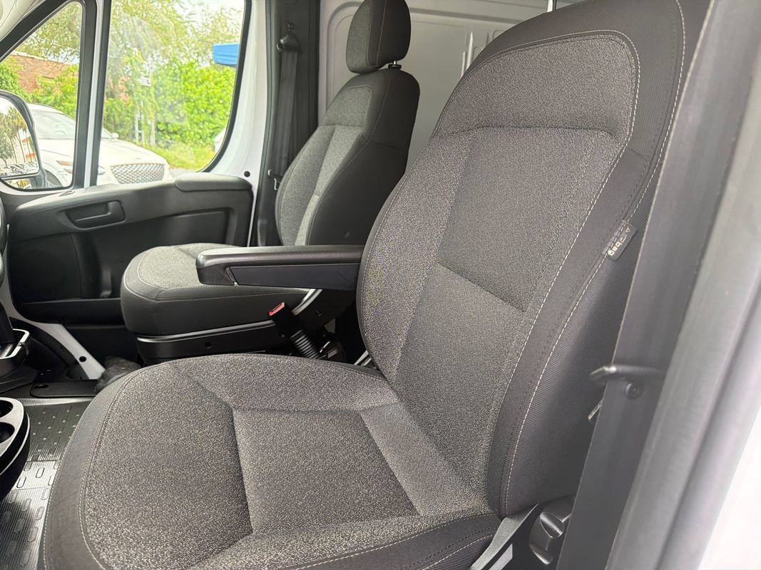 Used 2025 RAM ProMaster 2500 w/ Convenience Group FWD image 14