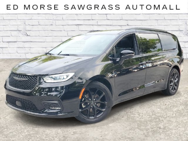 Used 2026 Chrysler Pacifica Limited w/ S Appearance Package FWD image 1