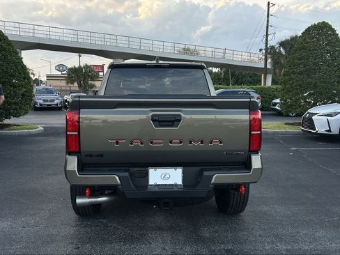 Used 2025 Toyota Tacoma TRD Off-Road AWD/4WD image 17