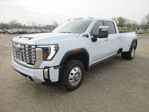 New 2026 GMC Sierra 3500 Denali w/ Denali Reserve Package AWD/4WD image 11