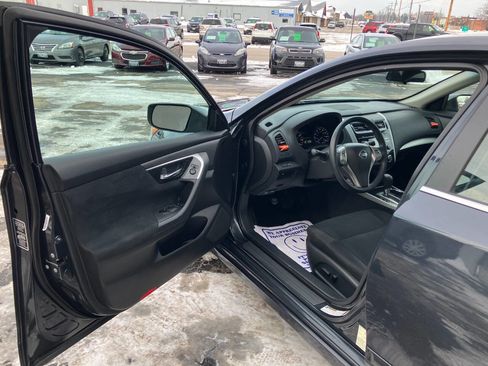 Used 2014 Nissan Altima 2.5 S w/ Display Audio Package image 9