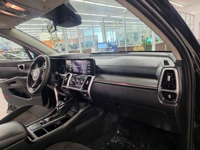 Used 2023 Kia Sorento LX FWD image 8