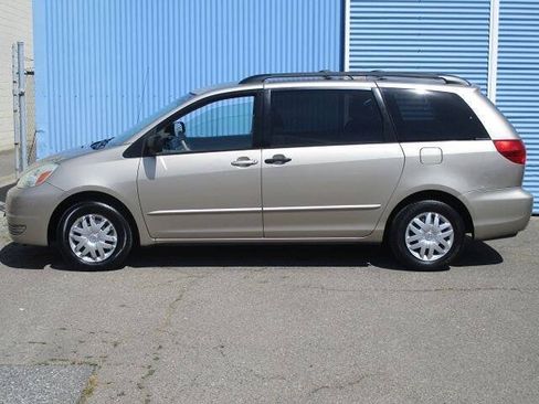 Used 2005 Toyota Sienna LE w/ LE Pkg 1 FWD image 6