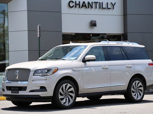 Used 2023 Lincoln Navigator Reserve AWD/4WD image 1