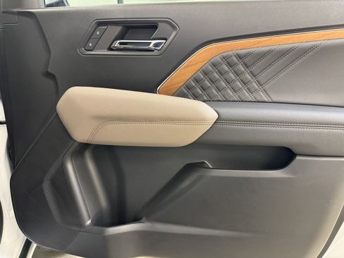 Used 2024 GMC Canyon Denali image 29