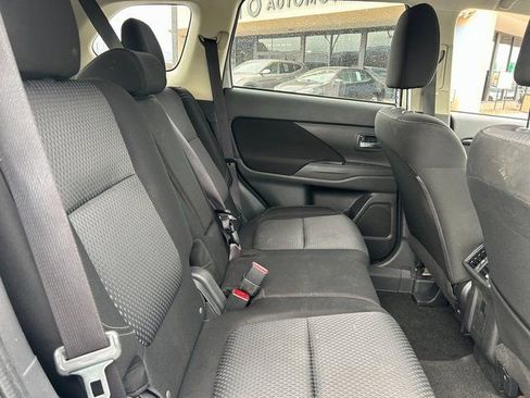 Used 2019 Mitsubishi Outlander SE image 29
