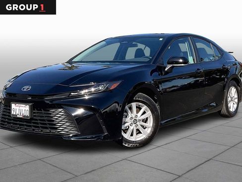 Certified 2025 Toyota Camry LE image 1