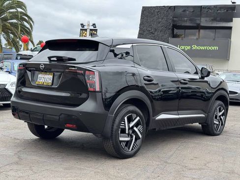 Used 2025 Nissan Kicks SV w/ Illumination Package FWD image 10