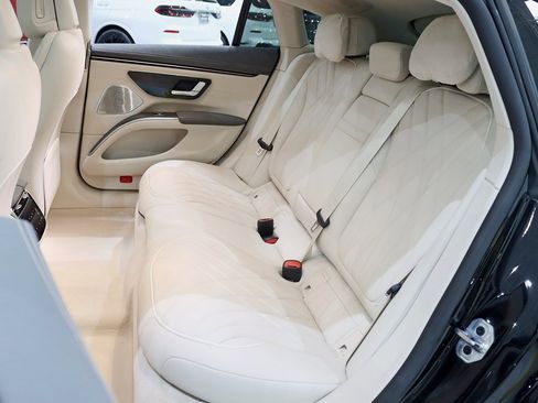 Used 2022 Mercedes-Benz EQS 580 4MATIC Sedan image 34