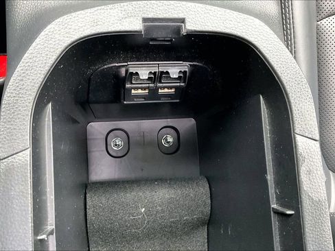 Used 2019 Toyota RAV4 Limited w/ Advanced Technology Package AWD/4WD image 16