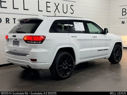 Used 2022 Jeep Grand Cherokee Laredo X RWD image 4