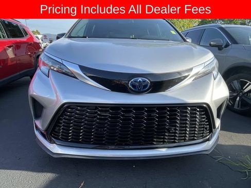 Used 2022 Toyota Sienna XSE AWD/4WD image 13