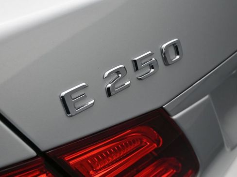 Used 2014 Mercedes-Benz E 250 BlueTEC Sedan image 20