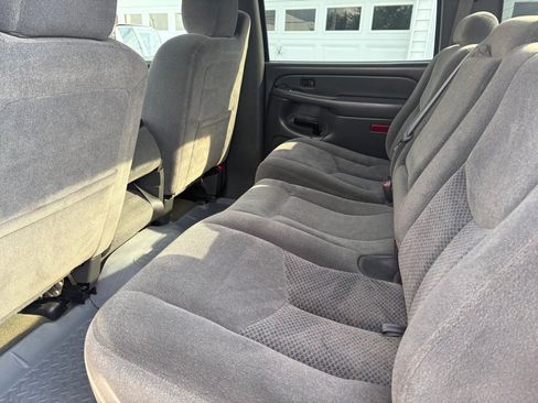 Used 2005 Chevrolet Silverado 2500 LS w/ Heavy-Duty Power Package image 9