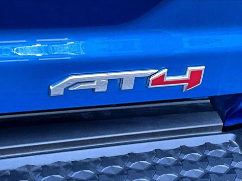 Used 2024 GMC Canyon AT4 w/ AT4 Premium Package image 9