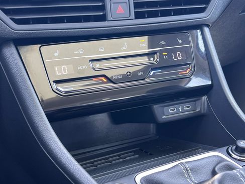 Used 2025 Volkswagen Jetta SE FWD image 15