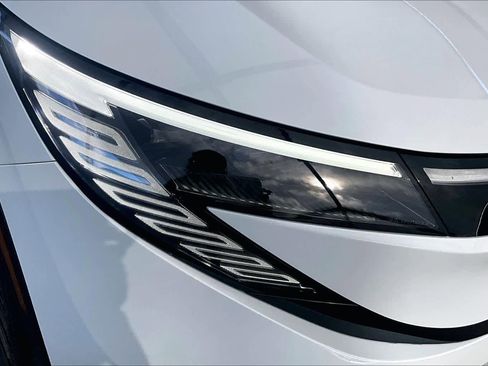 New 2026 Nissan Leaf Platinum+ w/ Cargo Package (Platinum+) image 18