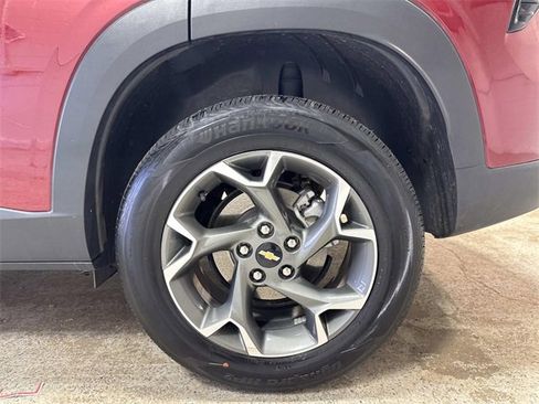 Used 2024 Chevrolet Trax LT image 28