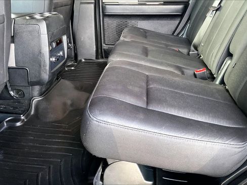 Used 2017 Ford Expedition XLT image 17