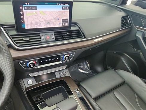 Used 2025 Audi Q5 e Premium Plus w/ Premium Plus Package image 43