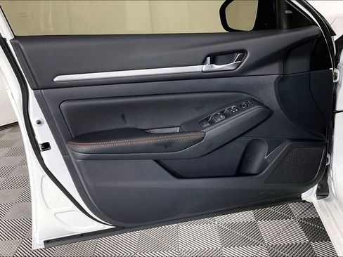 New 2026 Nissan Altima 2.5 SR AWD/4WD image 41