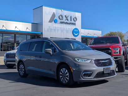 Used 2021 Chrysler Pacifica Touring