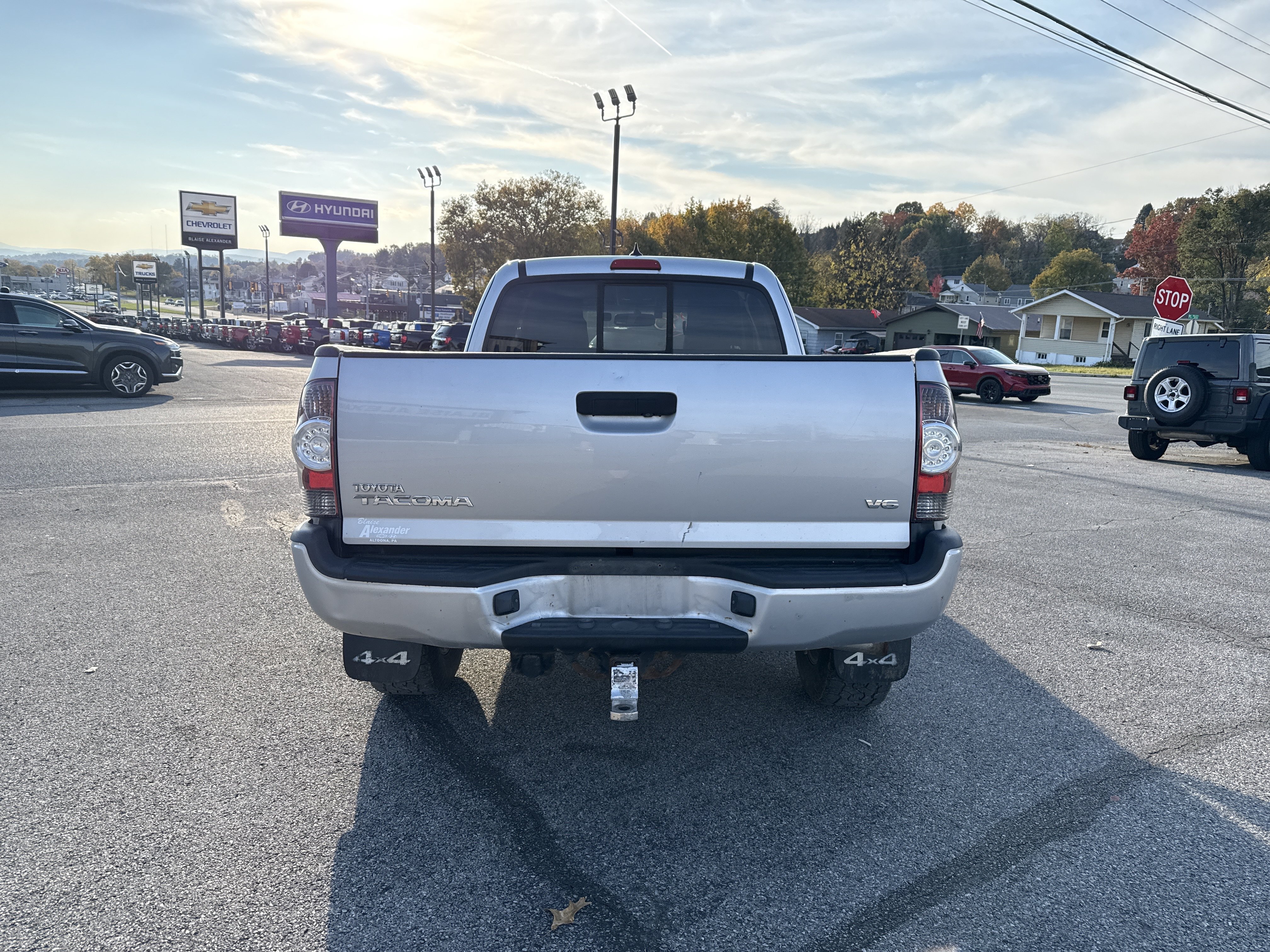 Used 2012 Toyota Tacoma 4x4 Access Cab V6 w/ TRD Sport Pkg image 4
