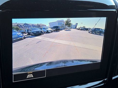 Used 2022 Chevrolet Traverse LT FWD image 18