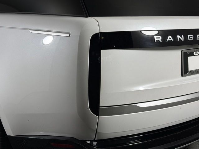 Certified 2025 Land Rover Range Rover Autobiography AWD/4WD image 13