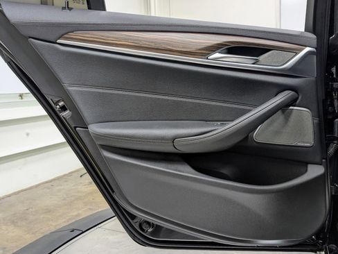 Used 2022 BMW M550i xDrive image 18