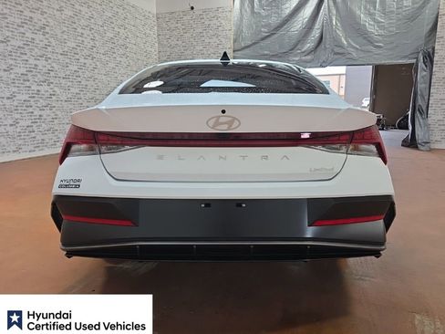 Certified 2025 Hyundai Elantra Limited FWD image 6