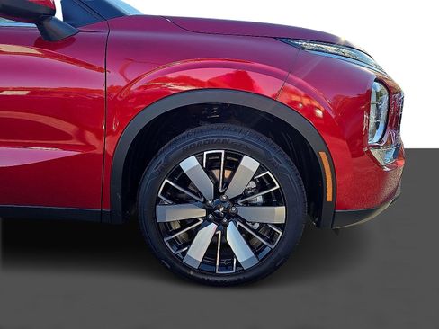 New 2025 Mitsubishi Outlander SE image 2