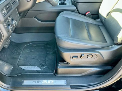 Used 2024 Chevrolet Tahoe Z71 w/ Luxury Package image 37