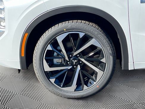 New 2025 Mitsubishi Outlander SEL image 30