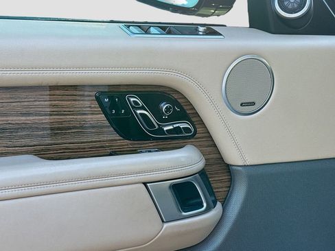 Used 2020 Land Rover Range Rover HSE image 24