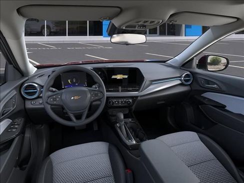 New 2026 Chevrolet Trax LT w/ Sunroof Package FWD image 18