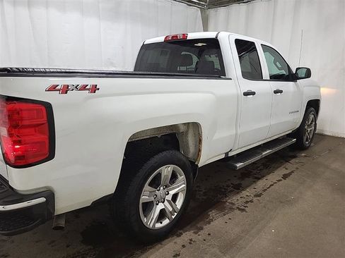 Used 2018 Chevrolet Silverado 1500 Custom w/ Custom Value Package image 3